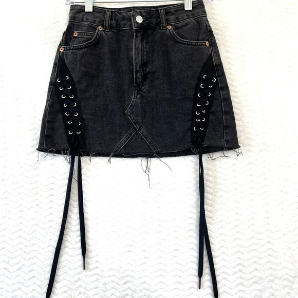 Topshop Moto Black Cutoff Demin Lace Up Edgy Biker Grunge Mini Skirt Womens 4 - Picture 1 of 12
